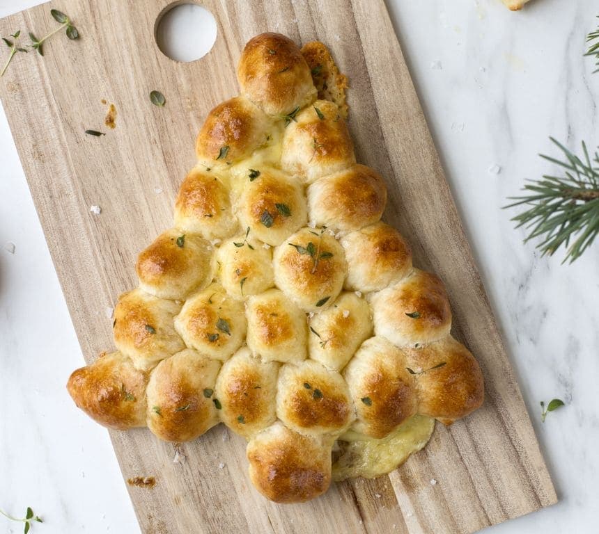 Juletre av boller med ost