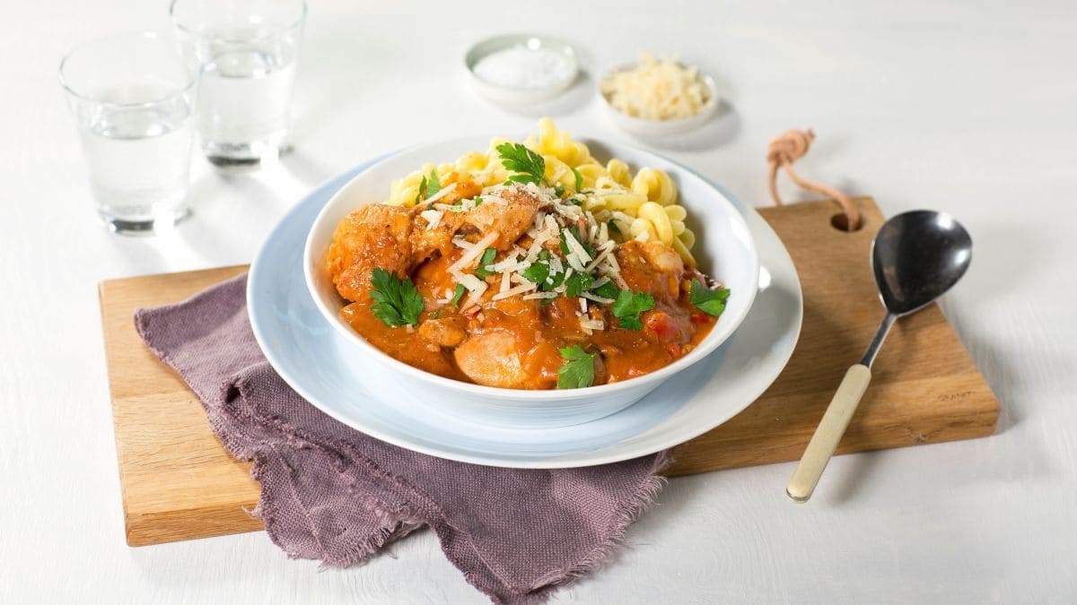 Kylling i tomatsaus med pasta