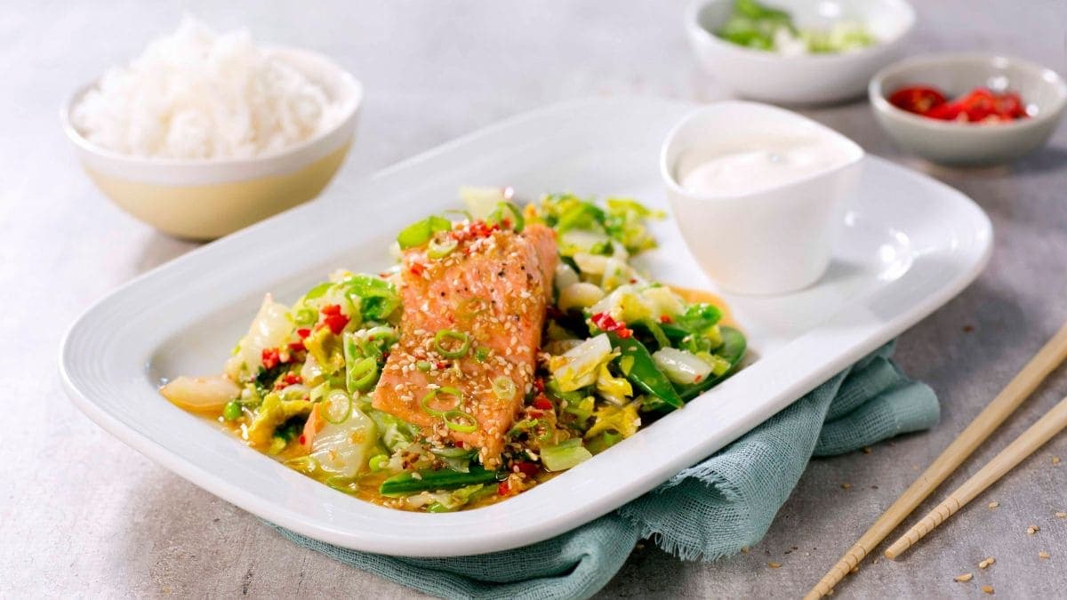 Stekt ørret med soya og grønnsaker