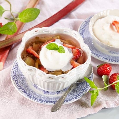Rabarbrasuppe med krem