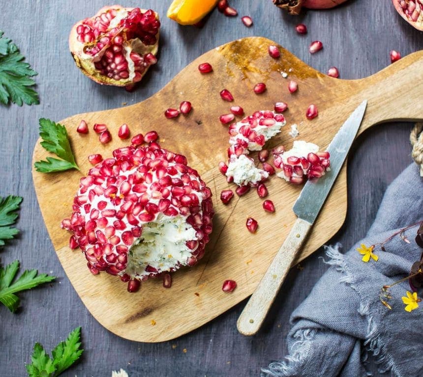 Cheese balls med granateple og urter